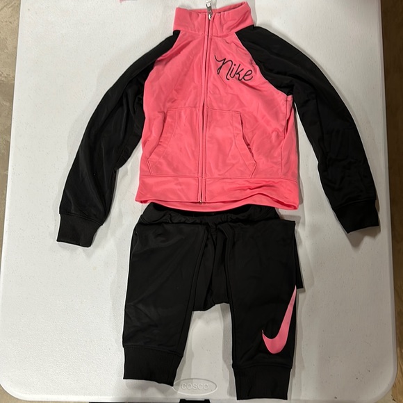 Nike Other - Nike Girls Black & Pink Zip-up Jacket & Jogger Pants size 6/M